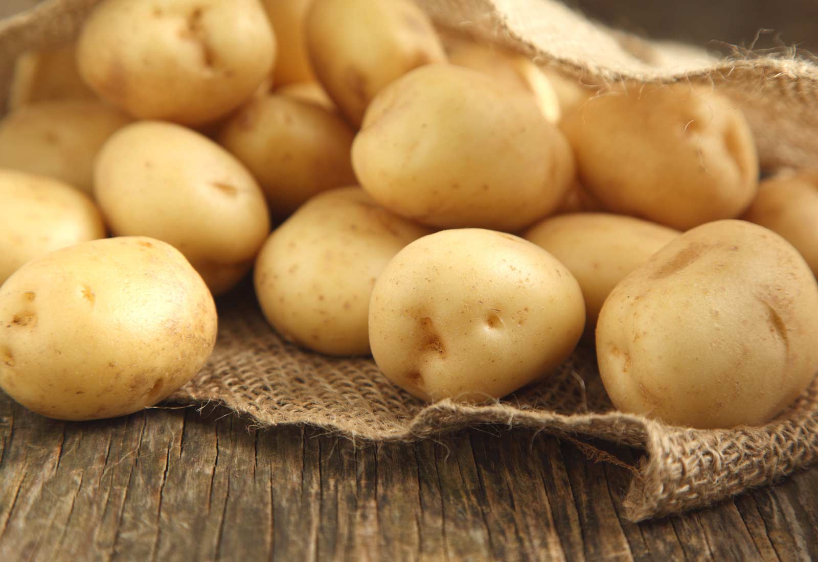 Kartoffeln lose im Leinensack
