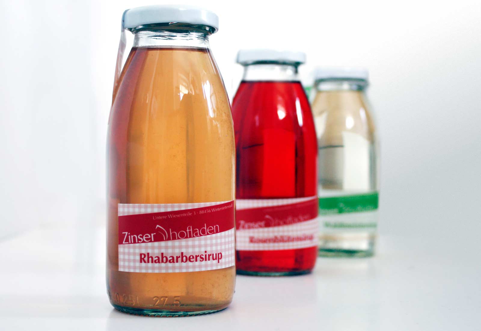Sirup in Gläser verscheidenen Farben